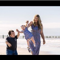 Pria 33 tahun itu menderita dwarfisme yang menyebabkan gangguan Diastrophic Dysplasia, di mana menghambat pertumbuhan tubuhnya. Namun Chloe tidak melihat James hanya dari tinggi tubuhnya.  Foto: dok. Instagram