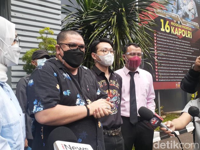 Dokter Richard Lee datangi Polda Metro Jaya dan kembali buka perdamaian dengan Kartika Putri