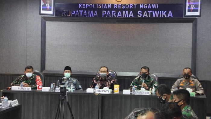 Ngawi masuk dalam daftar zona merah bersama dengan Ponorogo dan Bangkalan Madura. Klaster hajatan menjadi pemicu di Ngawi masuk dalam zona merah sejak Rabu sore (23/6).