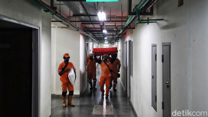 Foto: Rusun Nagrak yang Siap Tampung 4000 Pasien COVID-19 Pemprov DKI Jakarta mulai mengaktifkan Rusun Nagrak Cilincing, Jakarta Utara, sebagai lokasi isolasi pasien COVID-19 tak bergejala. Begini suasana terkini di rusun tersebut.