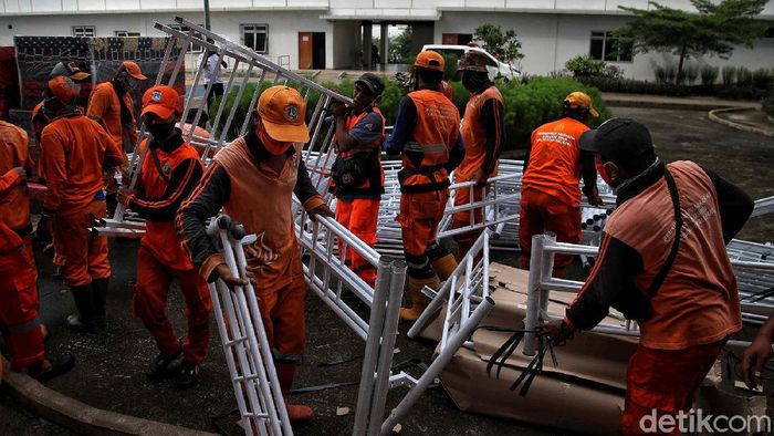 Foto: Rusun Nagrak yang Siap Tampung 4000 Pasien COVID-19 Pemprov DKI Jakarta mulai mengaktifkan Rusun Nagrak Cilincing, Jakarta Utara, sebagai lokasi isolasi pasien COVID-19 tak bergejala. Begini suasana terkini di rusun tersebut.