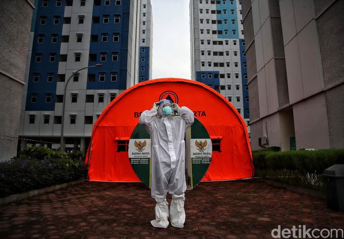Pemprov DKI Jakarta mulai mengaktifkan Rusun Nagrak Cilincing, Jakarta Utara, sebagai lokasi isolasi pasien COVID-19 tak bergejala. Begini suasana terkini di rusun tersebut.