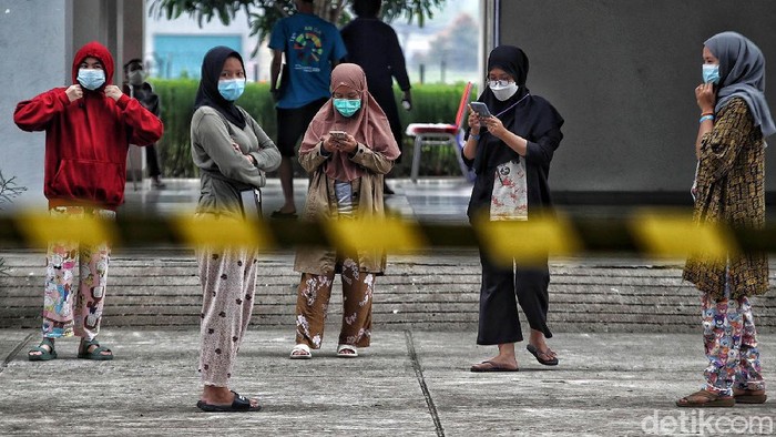 Foto: Rusun Nagrak yang Siap Tampung 4000 Pasien COVID-19 Pemprov DKI Jakarta mulai mengaktifkan Rusun Nagrak Cilincing, Jakarta Utara, sebagai lokasi isolasi pasien COVID-19 tak bergejala. Begini suasana terkini di rusun tersebut.