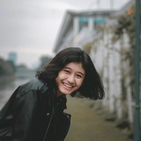 Wolipop juga bertanya kepada Amel, wanita yang viral karena disebut netizen mirip dengan sosok Nike Ardilla. Ia merasa terkejut ketika mengetahui videonya viral. Aku agak kaget dan senang karena semua orang alhamdulilah banget responnya positif yang bikin aku tambah semangat berkarya, ungkap Amel kepada Wolipop. Foto: Dok. Instagram @melamilia.