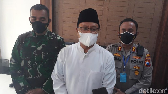 Satgas COVID-19 Kota Pasuruan menyebut ada 14 ASN positif COVID-19. Selain itu, 21 karyawan BPJS Kesehatan juga menjalani isolasi karena virus Corona.