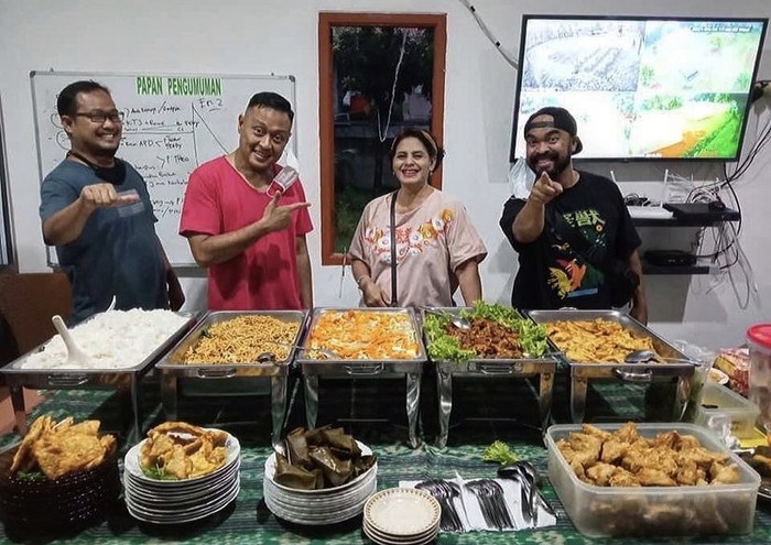 Jadi Presenter Acara Kuliner, Peppy Cicip Burger hingga Roti Cane Manis Jadi Presenter Acara Kuliner, Peppy Cicip Burger hingga Roti Cane Manis