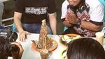 Jadi Presenter Acara Kuliner, Peppy Cicip Burger hingga Roti Cane Manis