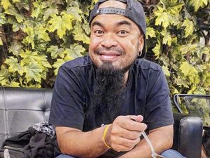 Jadi Presenter Acara Kuliner, Peppy Cicip Burger hingga Roti Cane Manis
