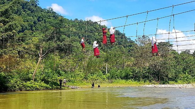 Jembatan Rusak di Mamasa