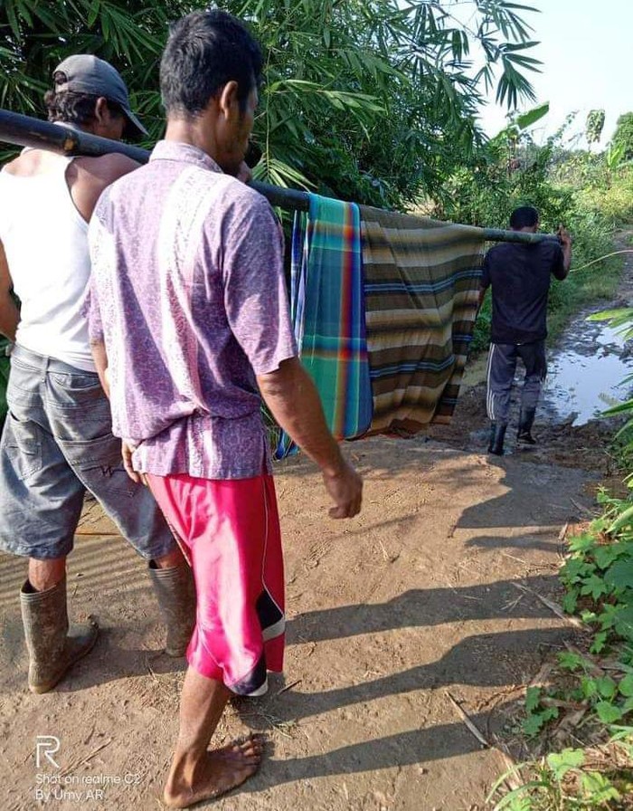 Kakek di Pandeglang ditandu sejauh 2 kilometer untuk ke puskesmas