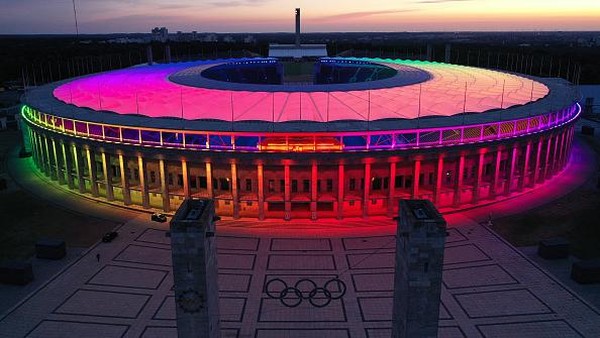 Kala Stadion Terbesar di Berlin Dihiasi Lampu Warna-warni