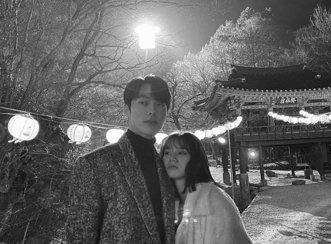 Jang Ki Yong turut membagikan kemesraan keduanya lewat akun Instagram pribadi (@juanxkui). Ia mengunggah foto yang menampilkan Hyeri ‘nemplok’ nyaman di bahunya. Foto: dok. Instagram hyeri_0609