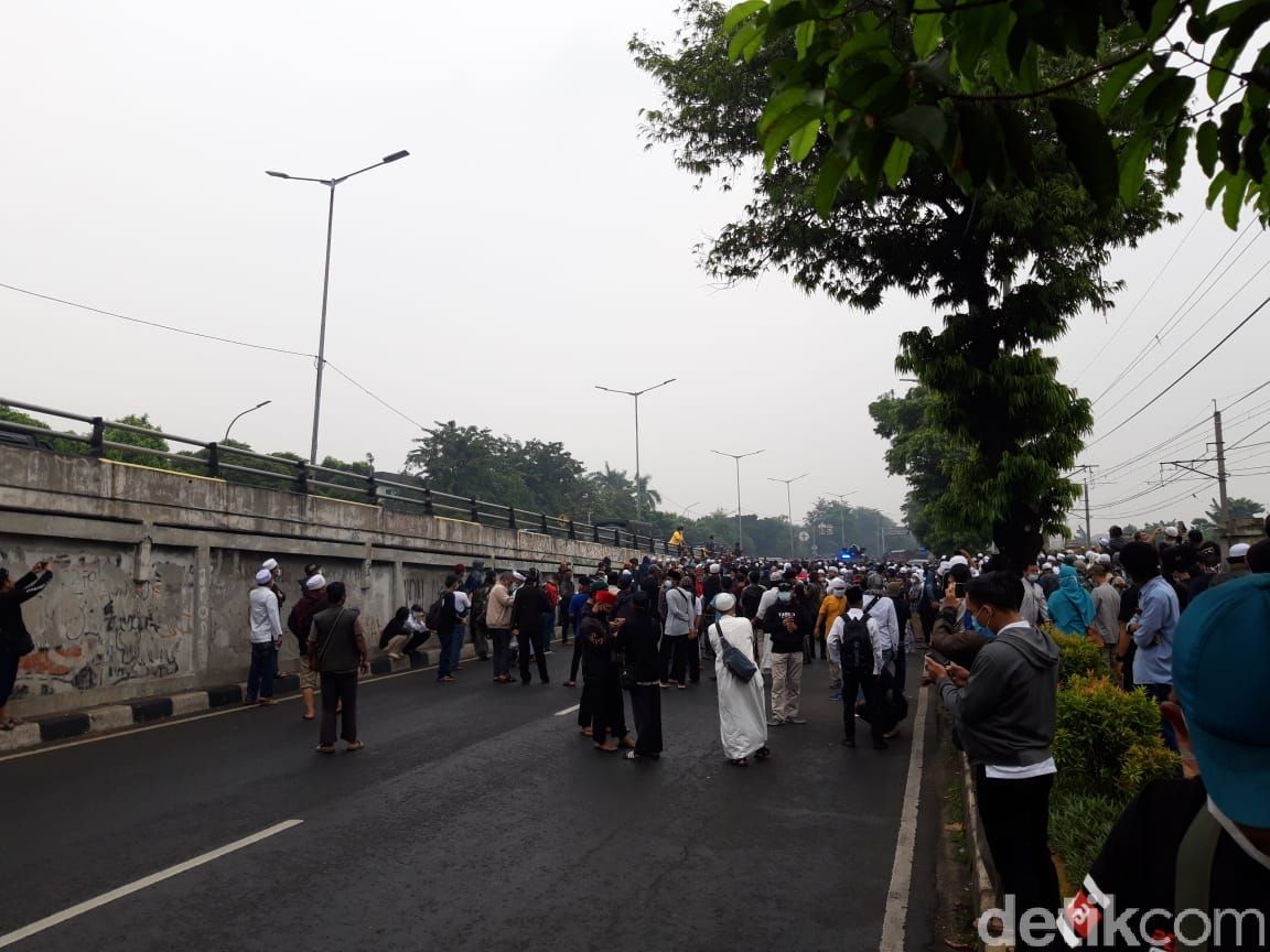 Kericuhan jelang sidang vonis Habib Rizieq, 24 Juni 2021. (Luqman Arun/detikcom)