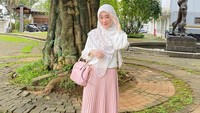 Larissa Chou masih ingin fokus untuk membesarkan anak semata wayangnya, Yusuf. Foto: Instagram: @larissachou