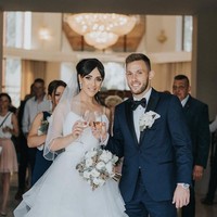 Pemain Euro 2020 asal Polandia Maciej Rybus juga punya istri cantik bernama Lana. Kisah cinta mereka sempat jadi kontroversi lantaran Lana adalah selingkuhan Maciej. Keduanya menikah saat Maciej masih berstatus tunangan dengan wanita lain. Foto: dok. Instagram