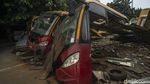 Melihat dari Dekat Kuburan Bus TransJakarta
