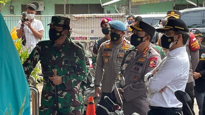Panglima TNI, Kapolri dan Menkes sidak PPKM Mikro di Jakarta