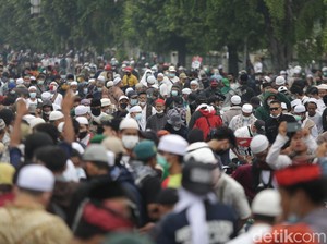 Polisi Pulangkan Ratusan Simpatisan HRS yang Diamankan di Polres Jaktim
