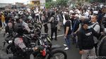 Penampakan Kerumunan Pendukung Habib Rizieq di Flyover Pondok Kopi