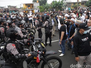 Pengacara Habib Rizieq Ditangkap di Depan PN Jaktim
