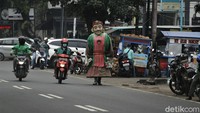 Diketahui, Pemprov DKI Jakarta melarang ondel-ondel digunakan untuk mengemis.