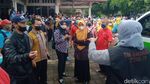 Picu Kerumunan, Antrean Vaksinasi Massal di Klaten Dibubarkan