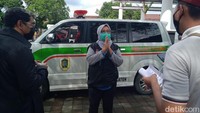 Kabid Pencegahan dan Pengendalian Penyakit Dinas Kesehatan Pemkab Klaten dokter Anggit Budiarto menjelaskan antrean tersebut terjadi karena ada miskomunikasi. Awalnya, jadwal pagi vaksin untuk forum kerukunan umat beragama (FKUB) tetapi mundur.