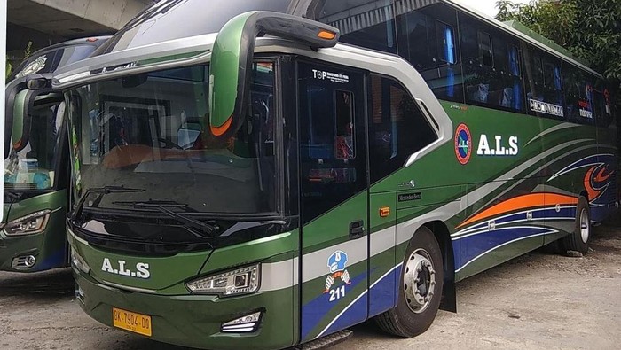 PO ALS yang menggunakan sasis Mercedes-Benz OH 1526
