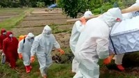 Sebelum masuk ke areal persawahan, dirinya dan relawan lain harus menyeberangi sungai dengan lebar hampir 50 meter. Beruntung, debit air sungai sedang tidak tinggi sehingga petugas tidak menemukan kesulitan berarti saat menyeberanginya. Zaenal justru merasa kesulitan saat melewati persawahan. Pematang yang sempit serta medan yang licin beresiko membuat relawan terjatuh.