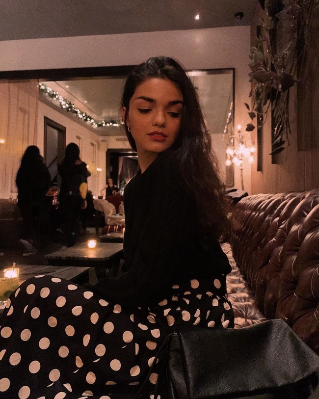 Rachel tampaknya juga mengetahui bahwa perannya sebagai Snow White akan menjadi kontroversi. DO YOU FEEL THE CONTROVERSY COMING???? tambah wanita kelahiran New Jersey, AS itu.Foto: Instagram @rachelzegler