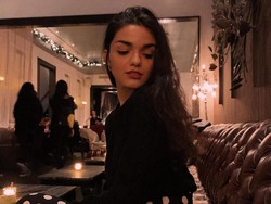 10 Foto Cantik Rachel Zegler, Wanita Berdarah Latin yang Perankan Snow White