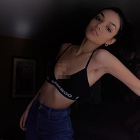 Ia menulis, ya aku Snow White, tidak aku tidak mem-bleaching kulitku untuk peran itu, yang kini sudah dihapus. Foto: Instagram @rachelzegler