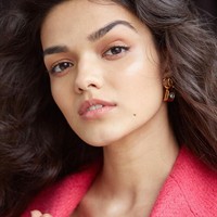 Beberapa waktu lalu Rachel Zegler mengumumkan dirinya resmi dipilih untuk berperan sebagai Snow White dalam film versi live action. Rachel sendiri dikenal sebagai aktris pendatang baru yang juga aktif sebagai YouTuber. Foto: Instagram @rachelzegler