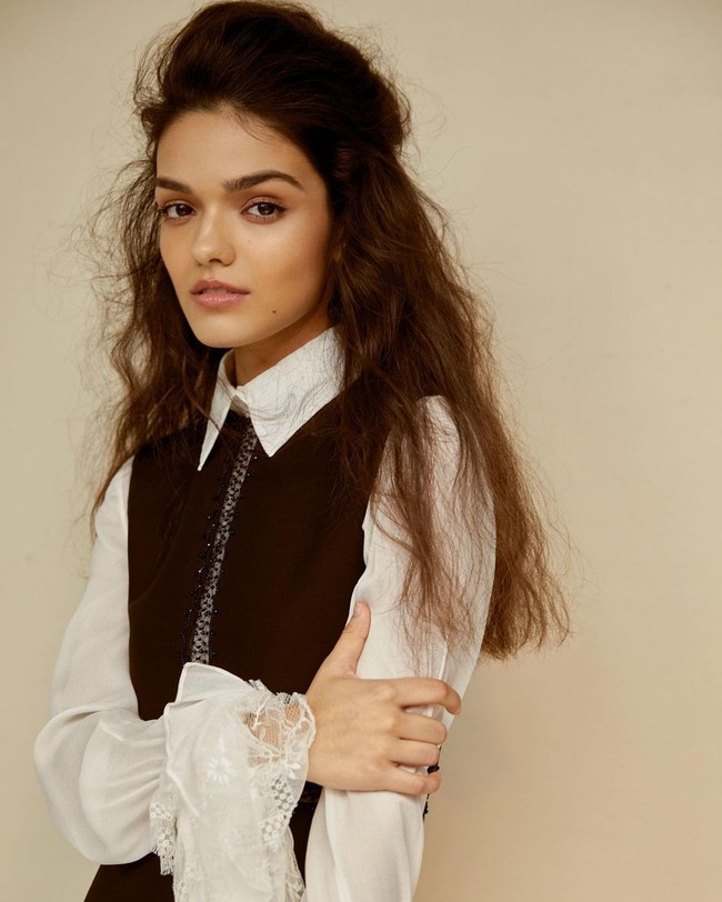 Banyak orang menyambut positif pemilihannya sebagai Putri Disney terbaru tapi tak sedikit pula yang memberi respon kurang menyenangkan. Sesaat setelah berita dirilis, Rachel diserang komentar rasis karena dirinya tidak serupa dengan penggambaran Snow White selama ini. Foto: Instagram @rachelzegler