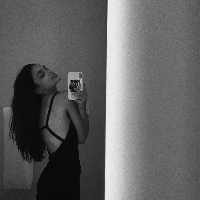 Rachel memiliki darah Kolombia dan Polandia memang berkulit lebih gelap. Tahu penampilannya jadi perbincangan, wanita 20 tahun itu pun sempat memberikan respon di media sosial. Foto: Instagram @rachelzegler