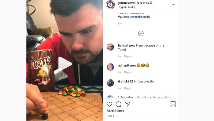 Pria asal Inggris memecahkan rekor dunia menyusun 5 butir M&Ms. Aksinya langsung viral. Rekor menyusun M&Ms ini dipecahkan oleh Will Cutbill (23) yang mengaku sejak lama memimpikan namanya ada di Guiness Book of Record.

Saat itu, Inggris sedang lockdown pada bulan Januari. Cutbill ketika itu merasa bosan dan menyusun sebungkus M&Ms dengan iseng.