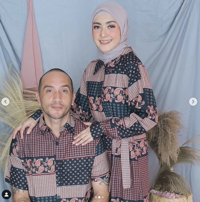 Pada pertengahan Juni 2021, Richa Novisha melalui akun Instagramnya @richaiskak memperlihatkan momen dirinya menemani Gary Iskak yang sedang sakit. Dia mengunggah foto tangannya memegang erat tangan Gary. I love you.., tulisnya pada keterangan foto. Foto: Dok. Instagram @richaiskak