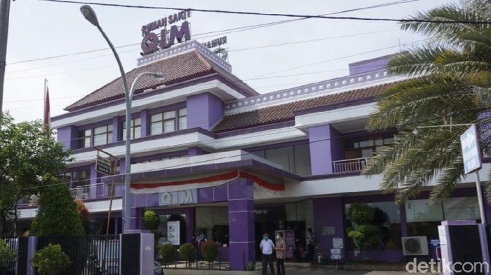 RS Qim Batang sempat mendirikan tenda untuk merawat pasien Corona. Namun pada Rabu (23/6) malam tenda itu sudah dibongkar dan pasien dievakuasi.