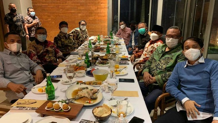 Sekjen parpol TKN Jokowi-Maaruf reuni