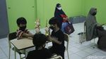 Terapkan Prokes Ketat, Sekolah di Bogor Bagi Rapor Tatap Muka