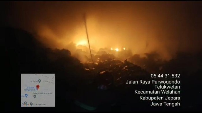 Toko swalayan Adijaya Jepara kebakaran, Kamis (24/6/2021).
