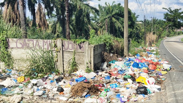 Tumpukan sampah berserakan di Labuhanbatu