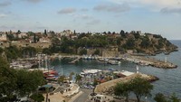 Hotel-hotel di wilayah Antalya, Turki bersiap kembali beroperasi. Hampir 20 bulan hotel ditutup akibat pandemi. (AP)