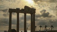 Pada tahun 2019, negara ini memiliki 52 juta pengunjung dan mendatangkan USD 34,5 miliar. Sedangkan saat pandemi, pada tahun 2020, pendapatan turun menjadi USD 12 miliar. (AP)