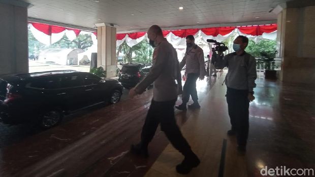 Wakapolda Metro-Pangdam Jaya Merapat ke Balai Kota.