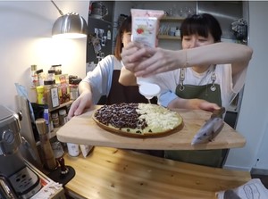 YouTuber Korea Ini Seharian Masak Makanan Indonesia, Ayam Bakar dan Martabak