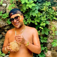 Saya benar-benar terobsesi dengan penampilan saya dan itu harus sempurna. Beberapa praktisi menolak untuk mengubah wajah saya karena mereka mengatakan saya sudah cukup jadi saya pergi ke klinik yang berbeda setiap bulan, terang Aneece. Foto: Instagram/@aneece111