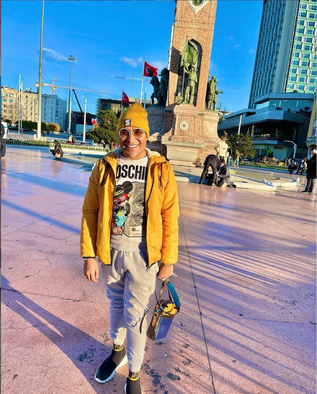 Aneece mengaku bahwa dirinya juga selalu mengisi cairan filler sebanyak 1ml untuk bibir, pipi, dan bawah matanya di setiap bulannya. Hal itu dikarenakan dirinya selalu berolahraga setiap hari sehingga membuat cairan fillernya cepat habis. Foto: Instagram/@aneece111