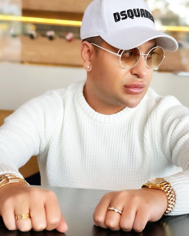 Saat ini Aneece yang tengah tinggal di Antalya, Turki itu secara rutin melakukan suntikan anti kerut setiap dua bulan sekali untuk mempertahankan wajah awet mudanya. Berkat penampilan barunya itu Aneece mengaku menjadi lebih percaya diri. Foto: Instagram/@aneece111