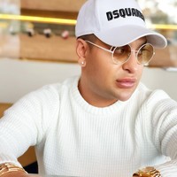 Saat ini Aneece yang tengah tinggal di Antalya, Turki itu secara rutin melakukan suntikan anti kerut setiap dua bulan sekali untuk mempertahankan wajah awet mudanya. Berkat penampilan barunya itu Aneece mengaku menjadi lebih percaya diri. Foto: Instagram/@aneece111